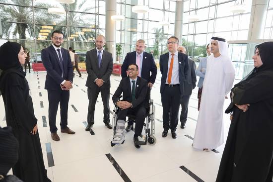 وزارة الصحة ووقاية المجتمع تستقبل وفداً رفيعاً من شركة استرازينيكا في مستشفى القاسمي للنساء والولادة والأطفال