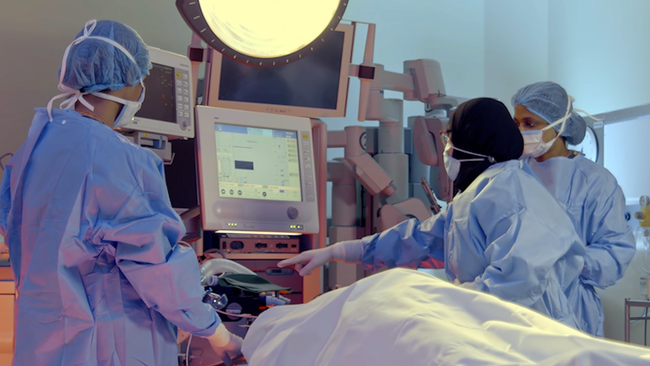 وزارة الصحة ووقاية المجتمع تعلن عن نجاح عملية زراعة كلية بقيادة طبية إماراتية