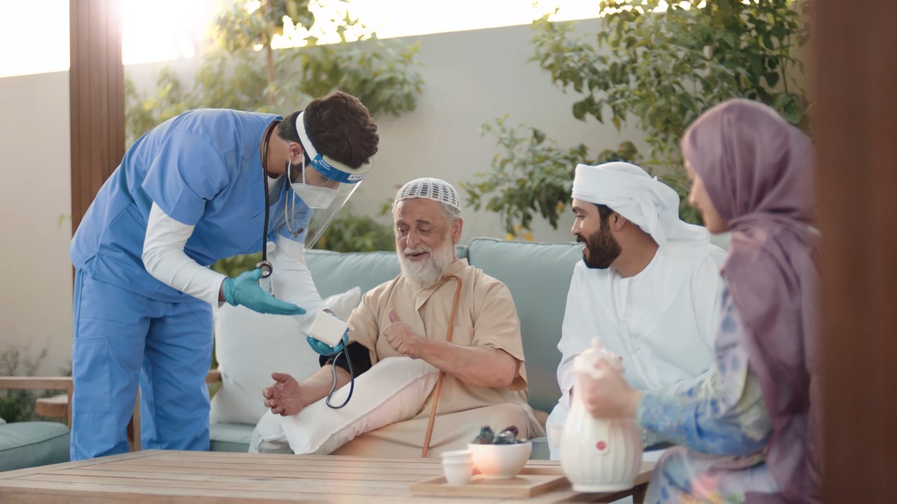 وزارة الصحة ووقاية المجتمع تخصّ كبار المواطنين بأفضل الخدمات الصحية الوقائية لحمايتهم من العدوى بكوفيد - 19