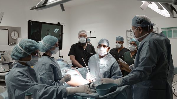 وزارة الصحة ووقاية المجتمع توظف تقنية الريزيوم لعلاج تضخم البروستات في مستشفى القاسمي بالشارقة