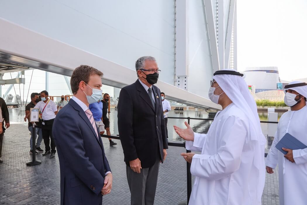 وزير الصحة ووقاية المجتمع يطلع على تجربة الاستدامة والتنوع الحيوي في جناح البرازيل