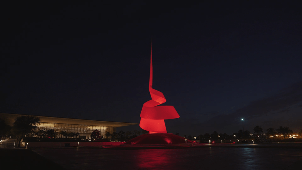 وزارة الصحة ووقاية المجتمع تضيء معالم سياحية باللون الأحمر تضامناً مع مرضى الثلاسيميا