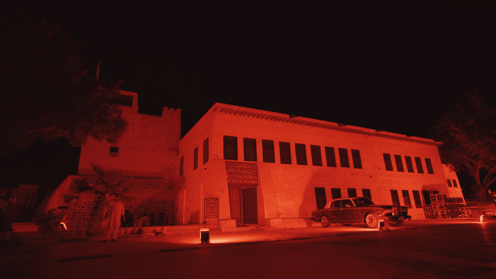 وزارة الصحة ووقاية المجتمع تضيء معالم سياحية باللون الأحمر تضامناً مع مرضى الثلاسيميا