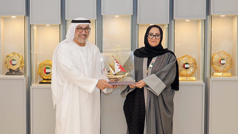 معالـي وزير الصحـة ووقايـة المجتمـع يبحـث تعزيـز العلاقات الصحية مع نظيرته في البحرين الشقيقة